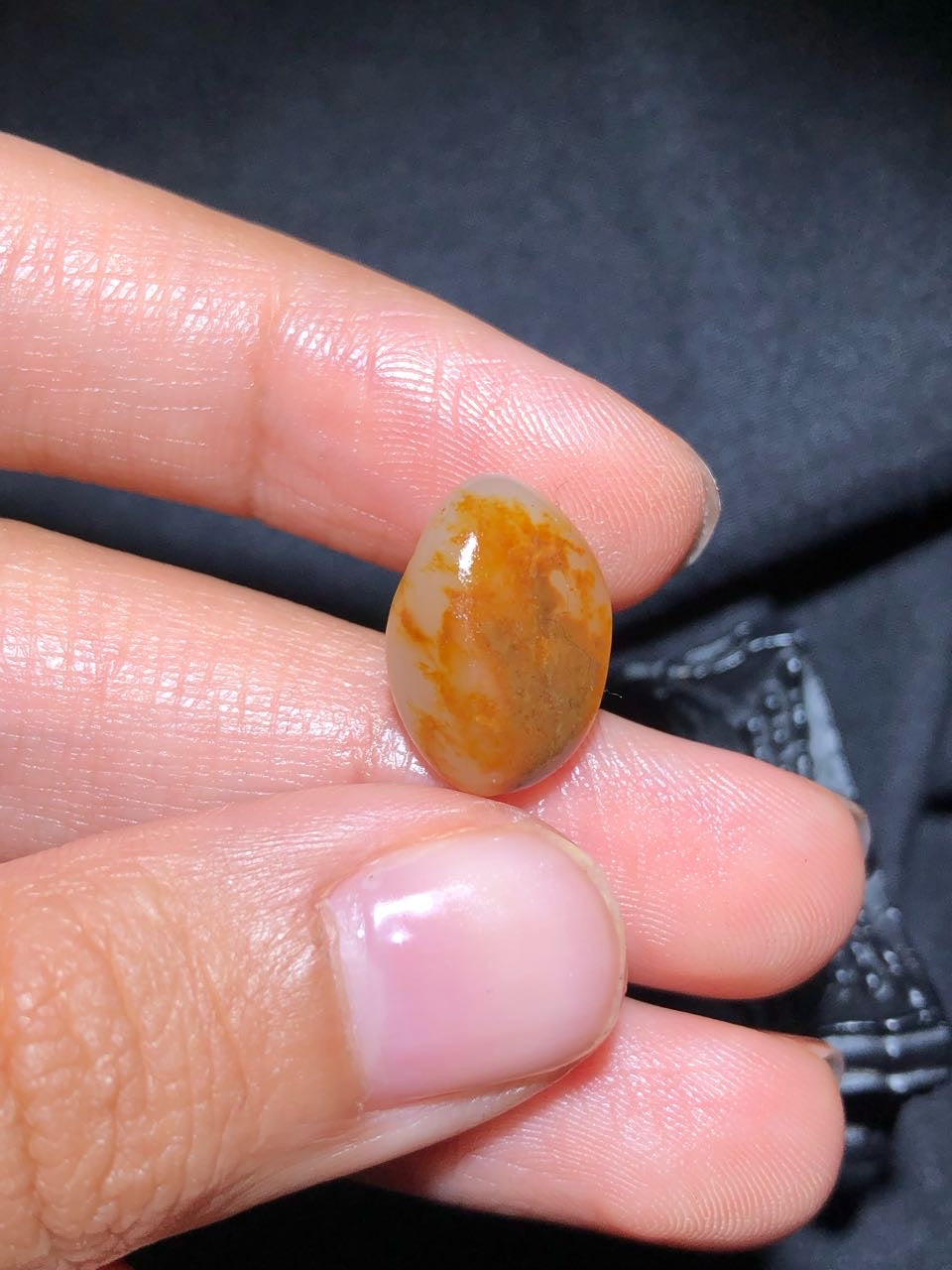 和田玉-红皮白肉籽料