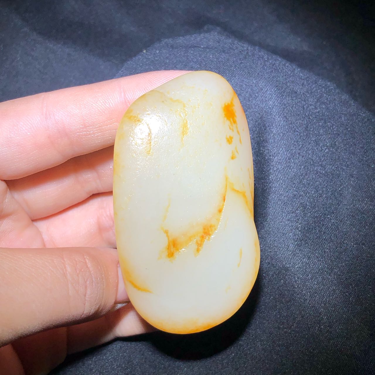 和田玉-红皮白肉籽料原石