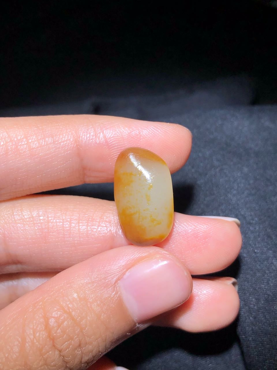 和田玉-红皮白肉籽料