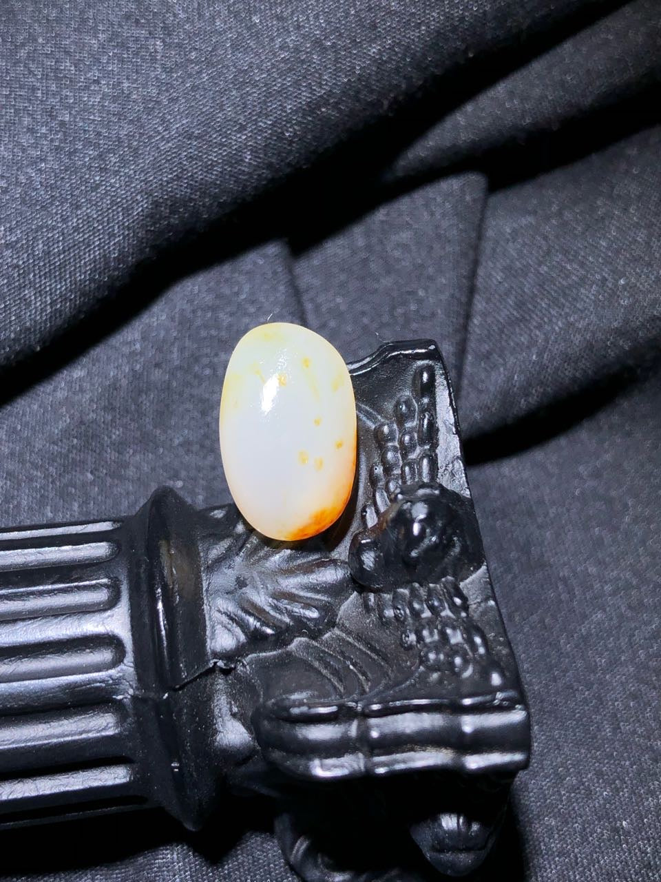 和田玉-洒金皮白肉籽料原石