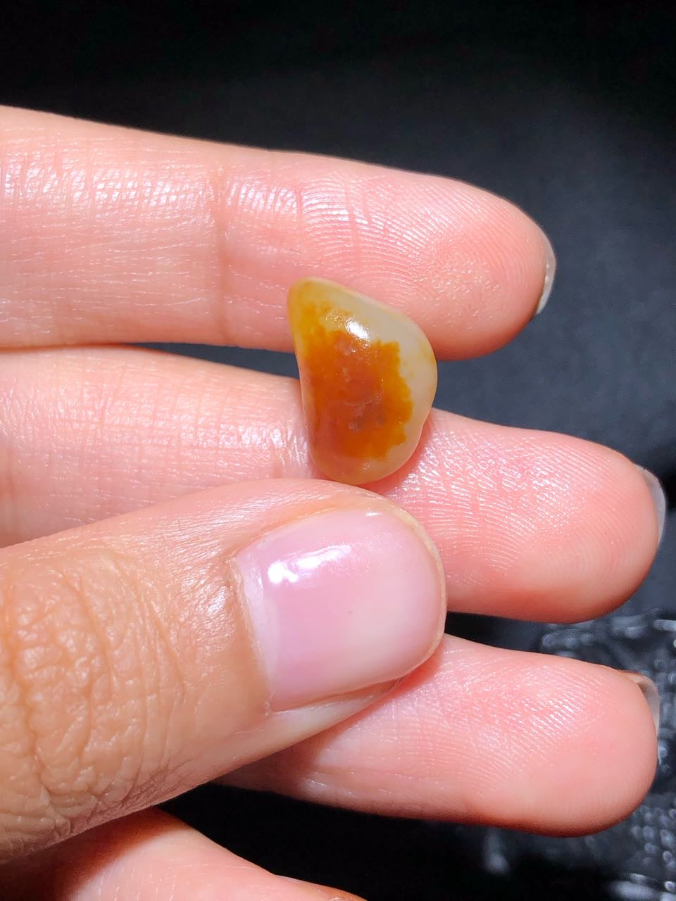 和田玉-红皮白肉籽料原石