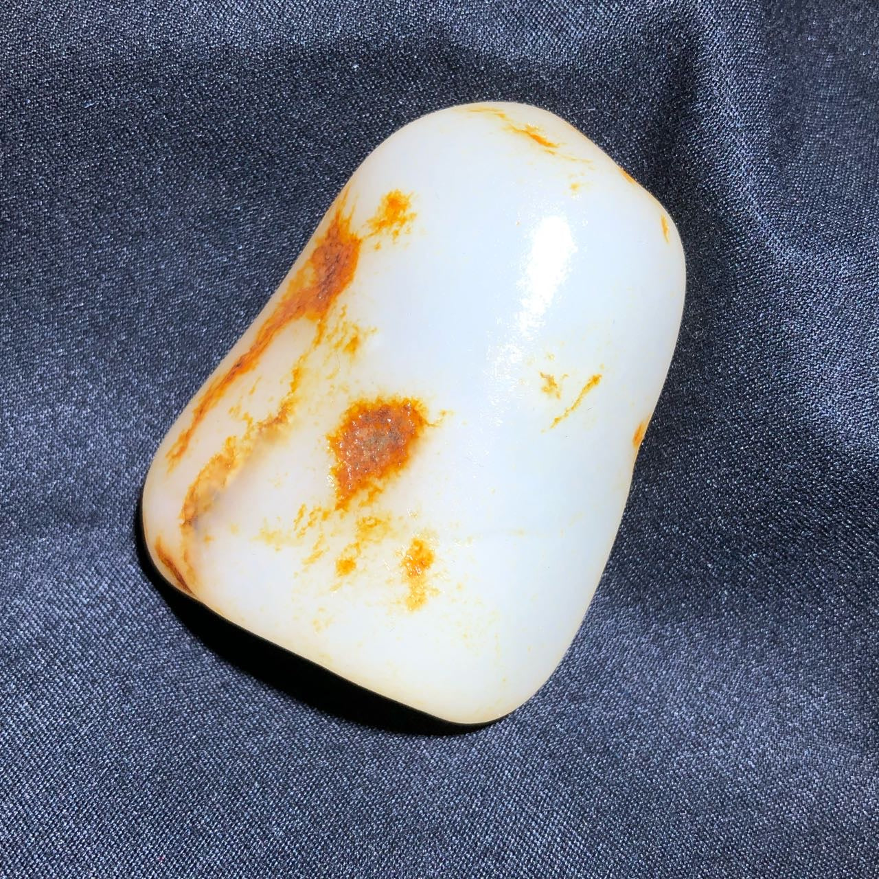 和田玉-洒金皮白肉籽料原石