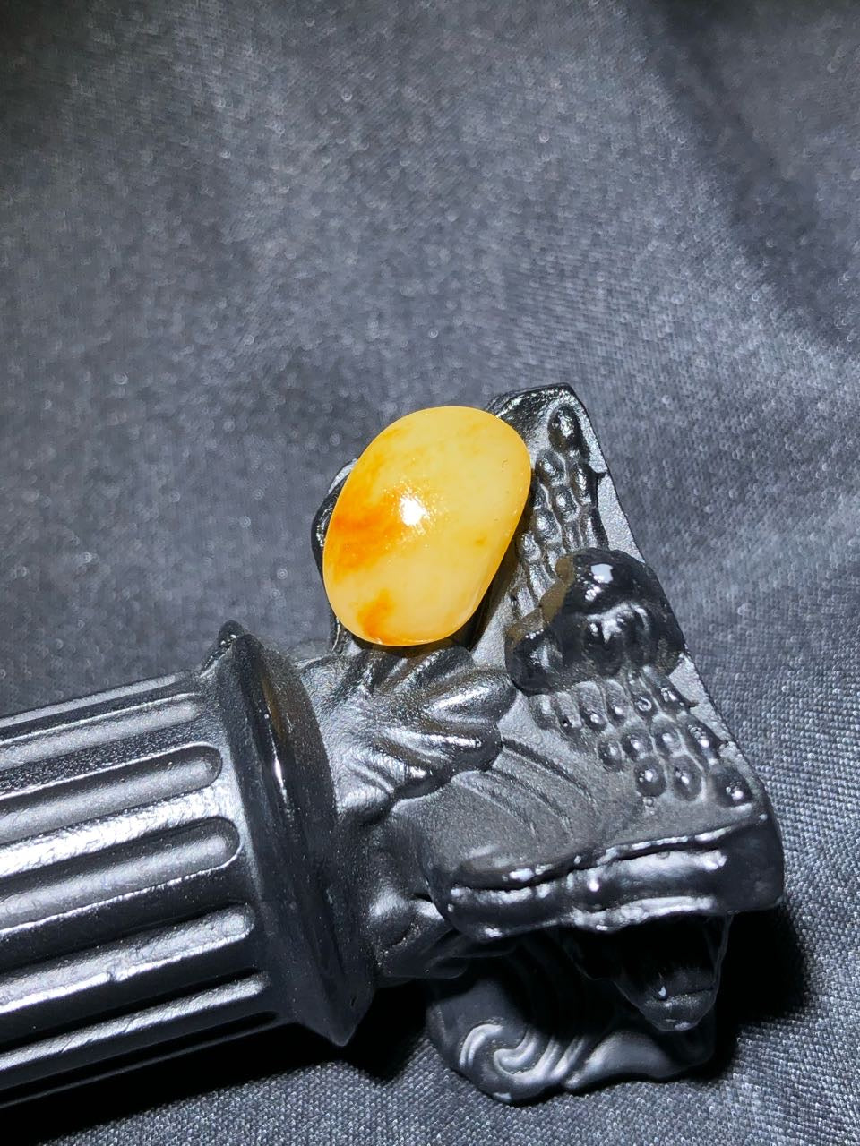 和田玉-洒金白肉籽料