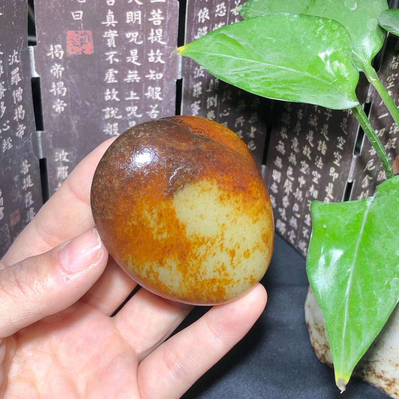 和田玉-红皮白肉籽料原石
