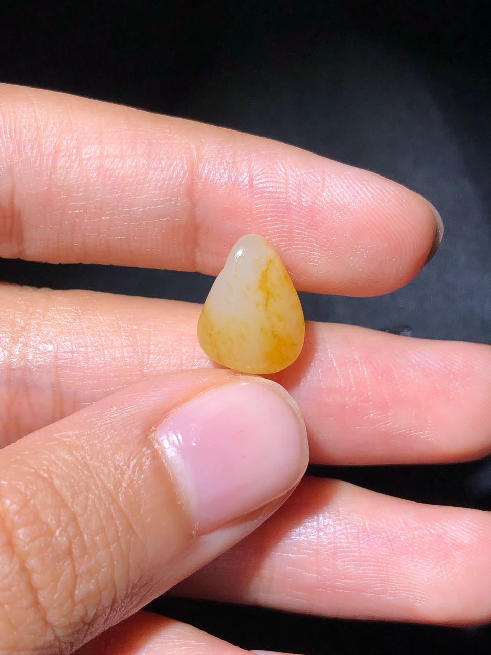 和田玉-洒金白肉籽料