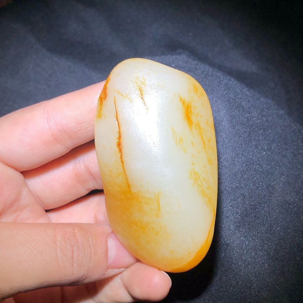 和田玉-红皮白肉籽料原石