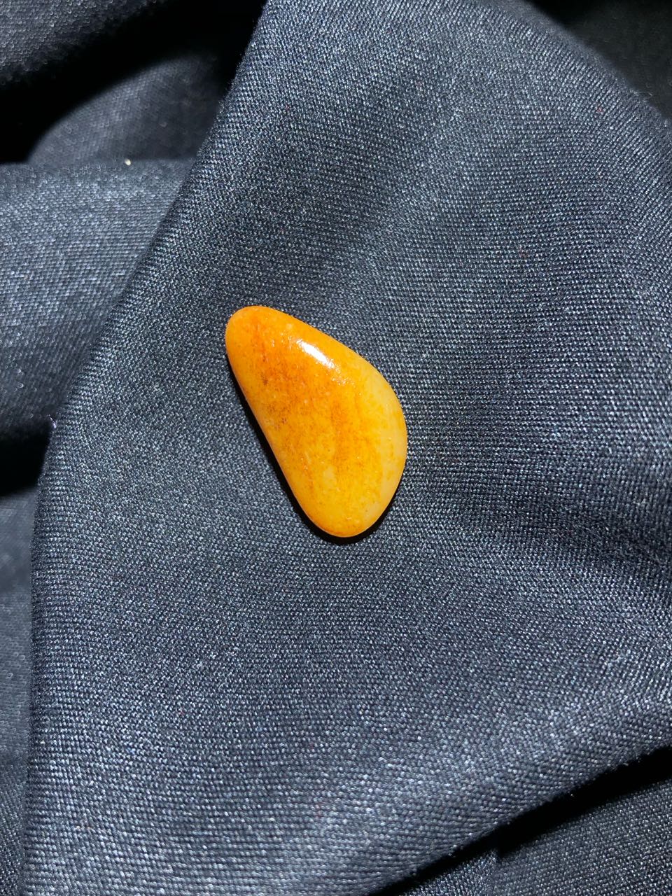 和田玉-黄皮籽料原石