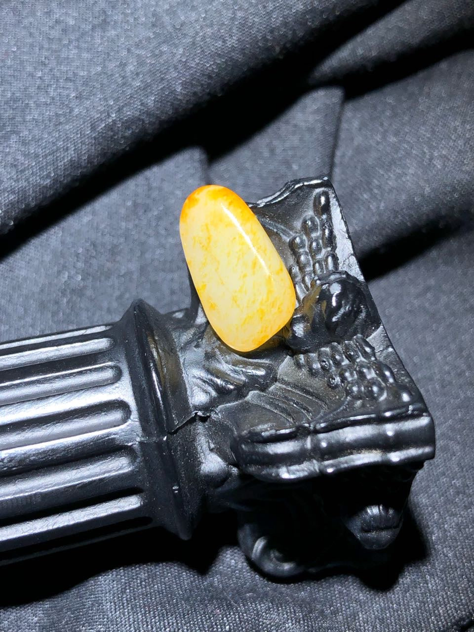 和田玉-洒金皮白肉籽料原石