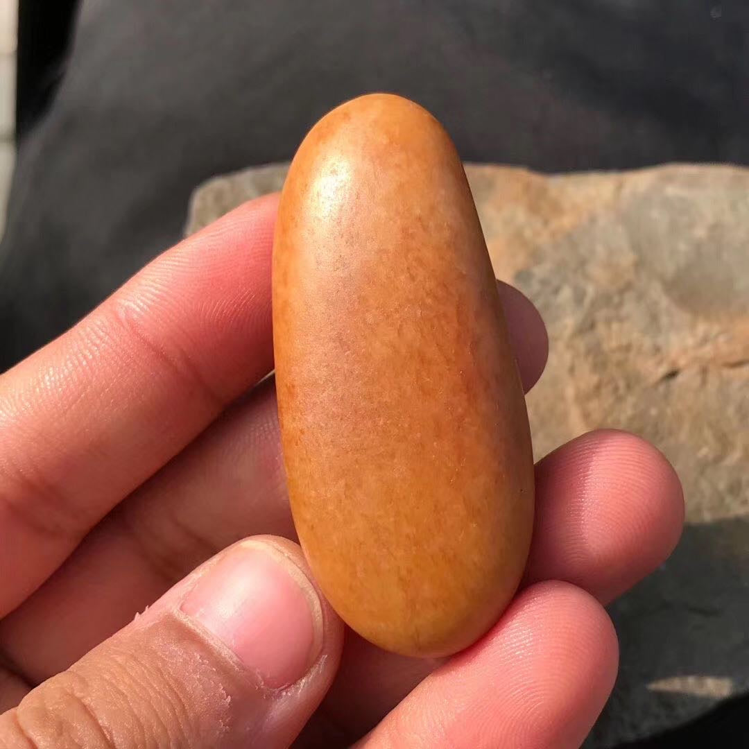 和田玉-满黄沁籽料原石