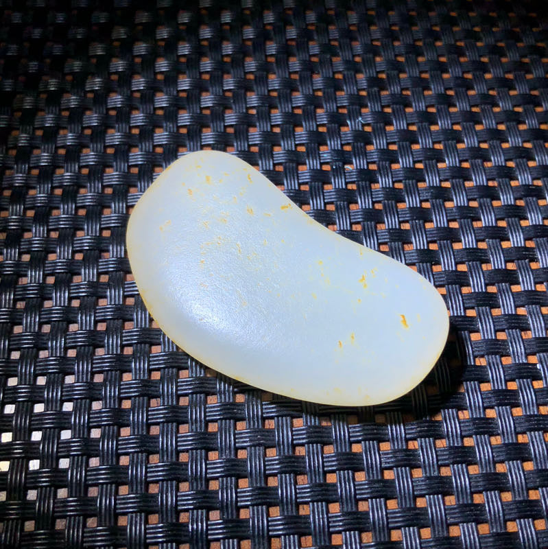 和田玉-洒金皮白肉籽料原石