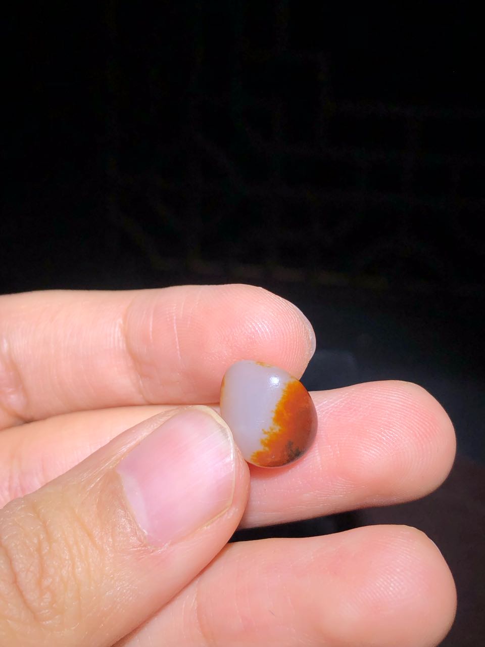 和田玉-红皮白肉籽料