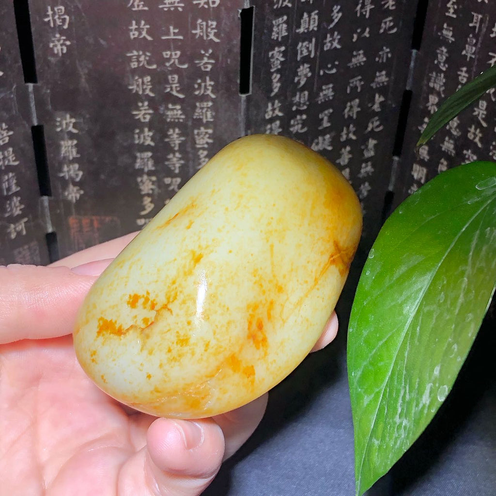 和田玉-红皮白肉籽料原石