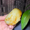 和田玉-红皮白肉籽料原石