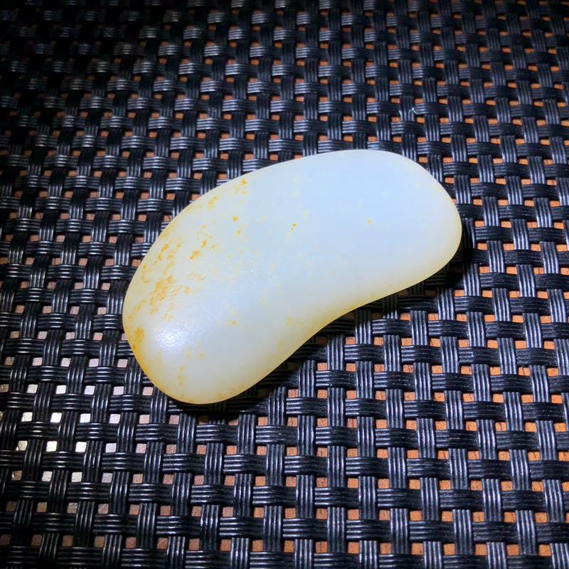 和田玉-洒金皮白肉籽料原石