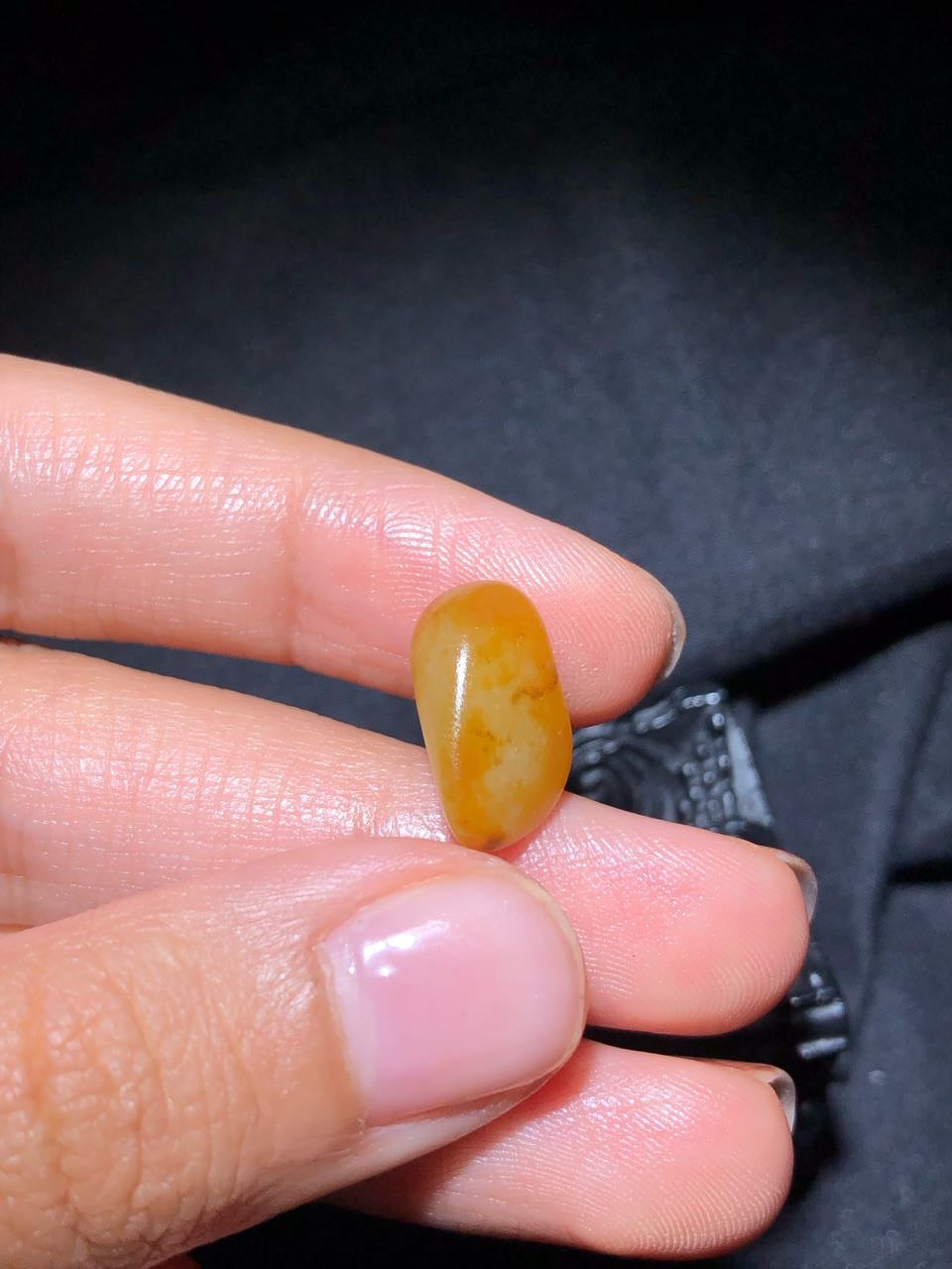 和田玉-洒金白肉籽料