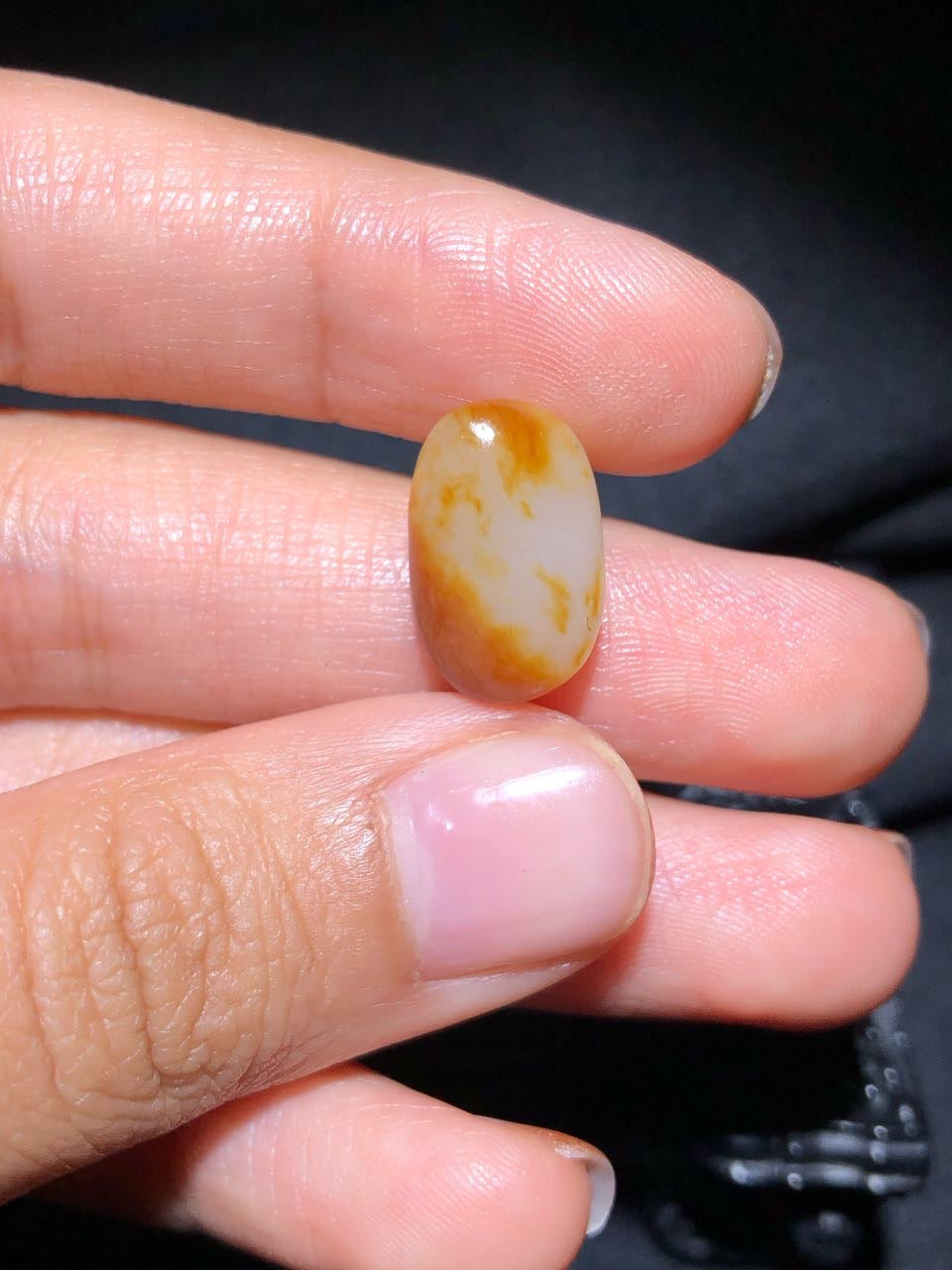 和田玉-红皮白肉籽料原石