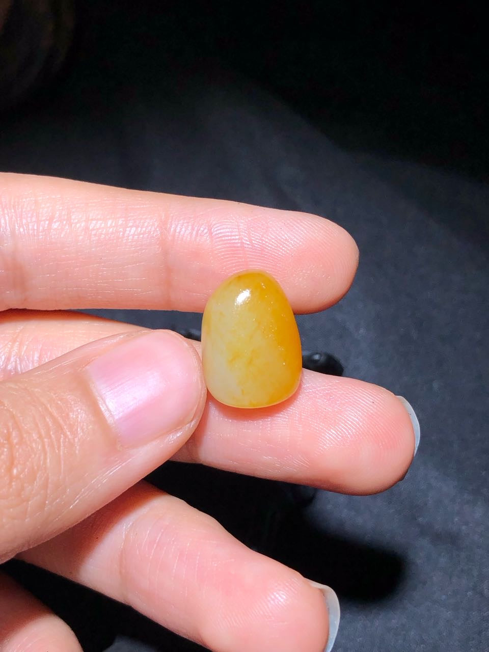 和田玉-洒金皮白肉籽料原石