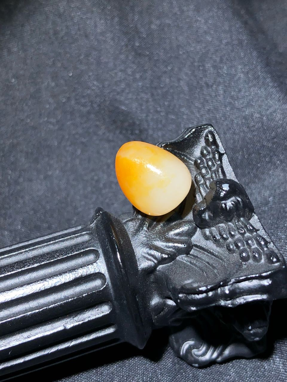 和田玉-红皮白肉籽料
