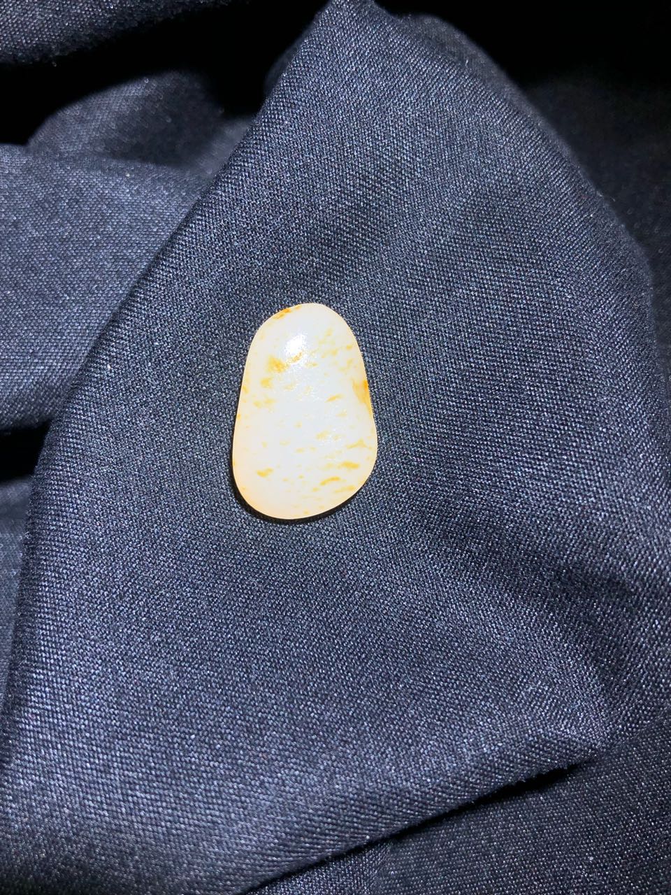 和田玉-洒金皮白肉籽料原石