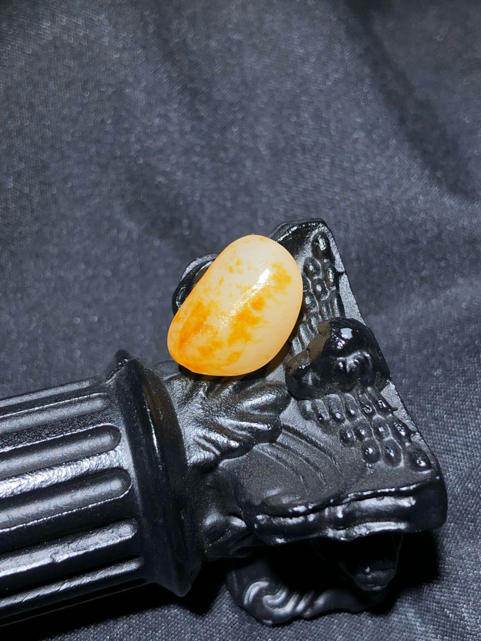 和田玉-洒金皮白肉籽料原石