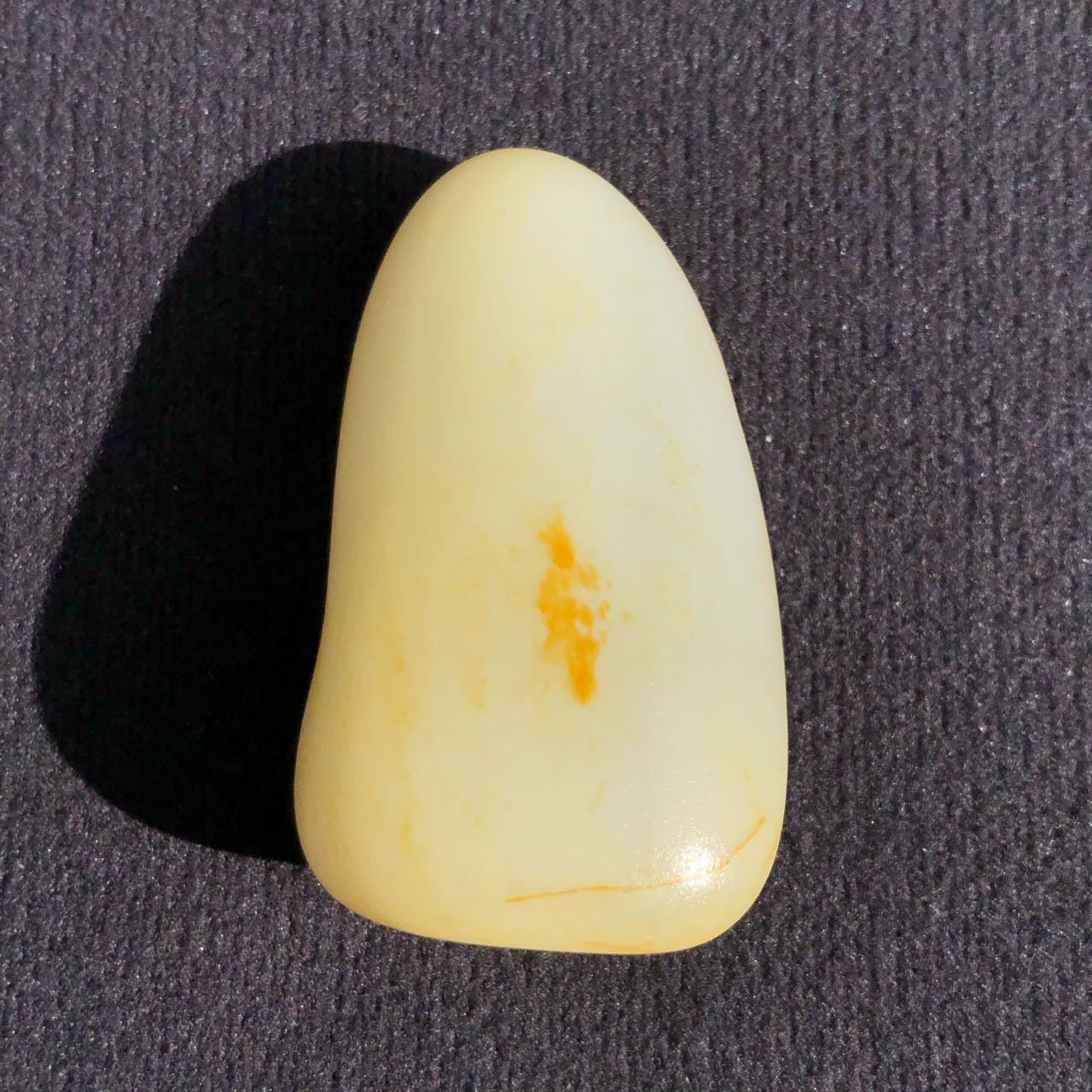 和田玉-洒金皮白肉籽料原石