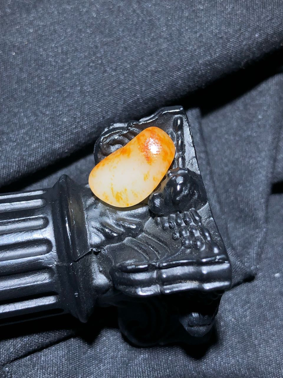 和田玉-洒金皮白肉籽料原石