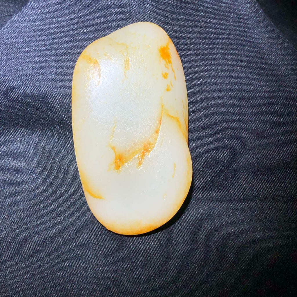 和田玉-红皮白肉籽料原石