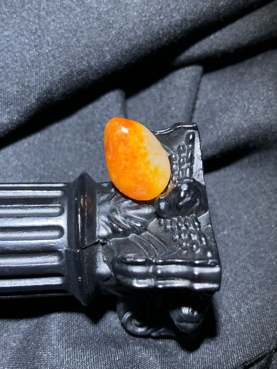 和田玉-红皮白肉籽料