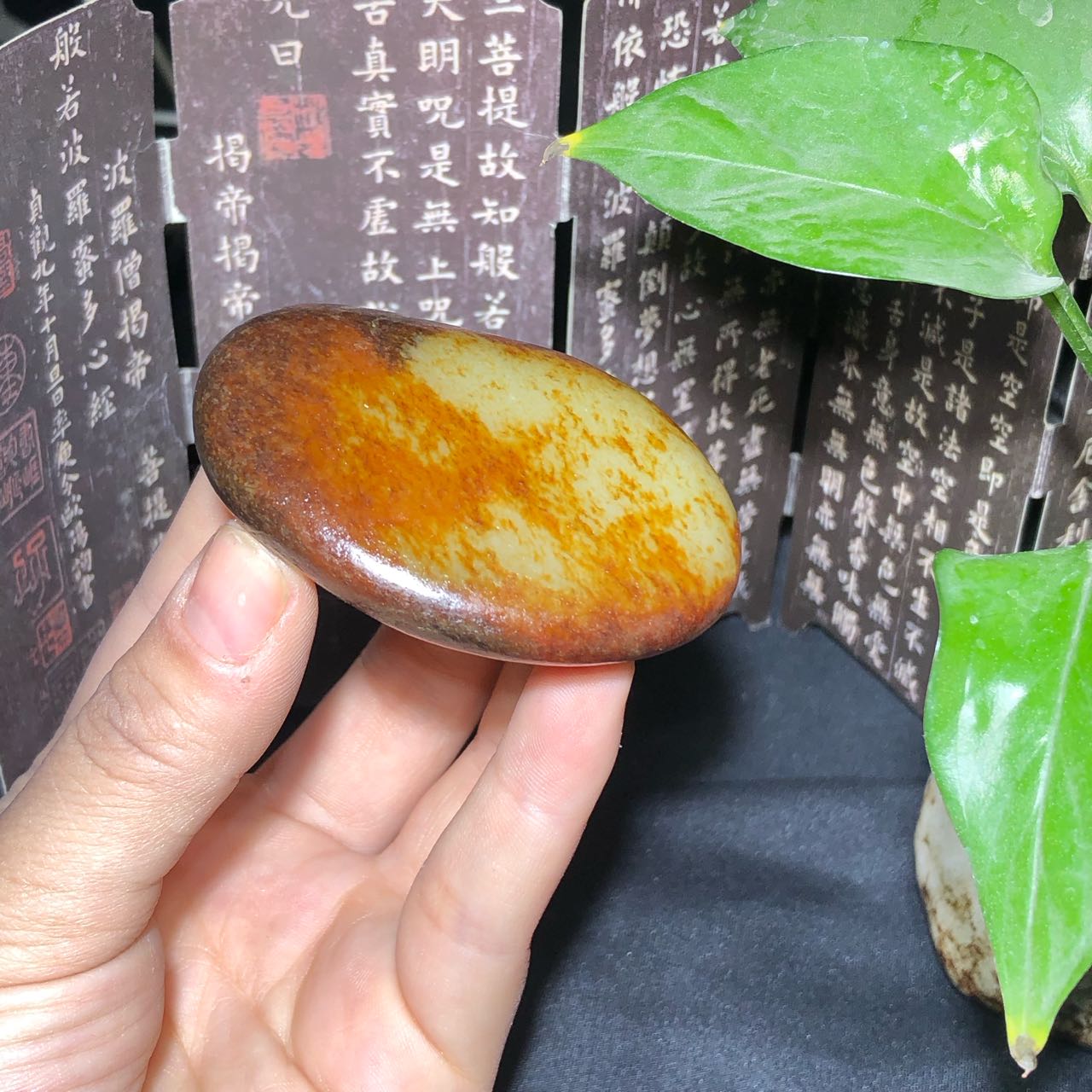 和田玉-红皮白肉籽料原石