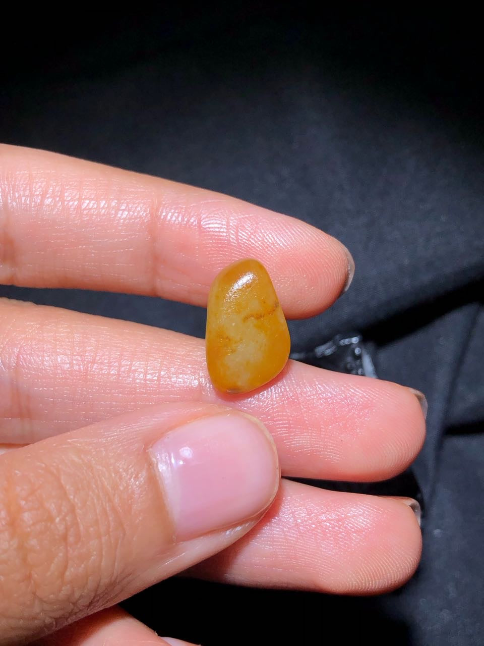 和田玉-洒金白肉籽料