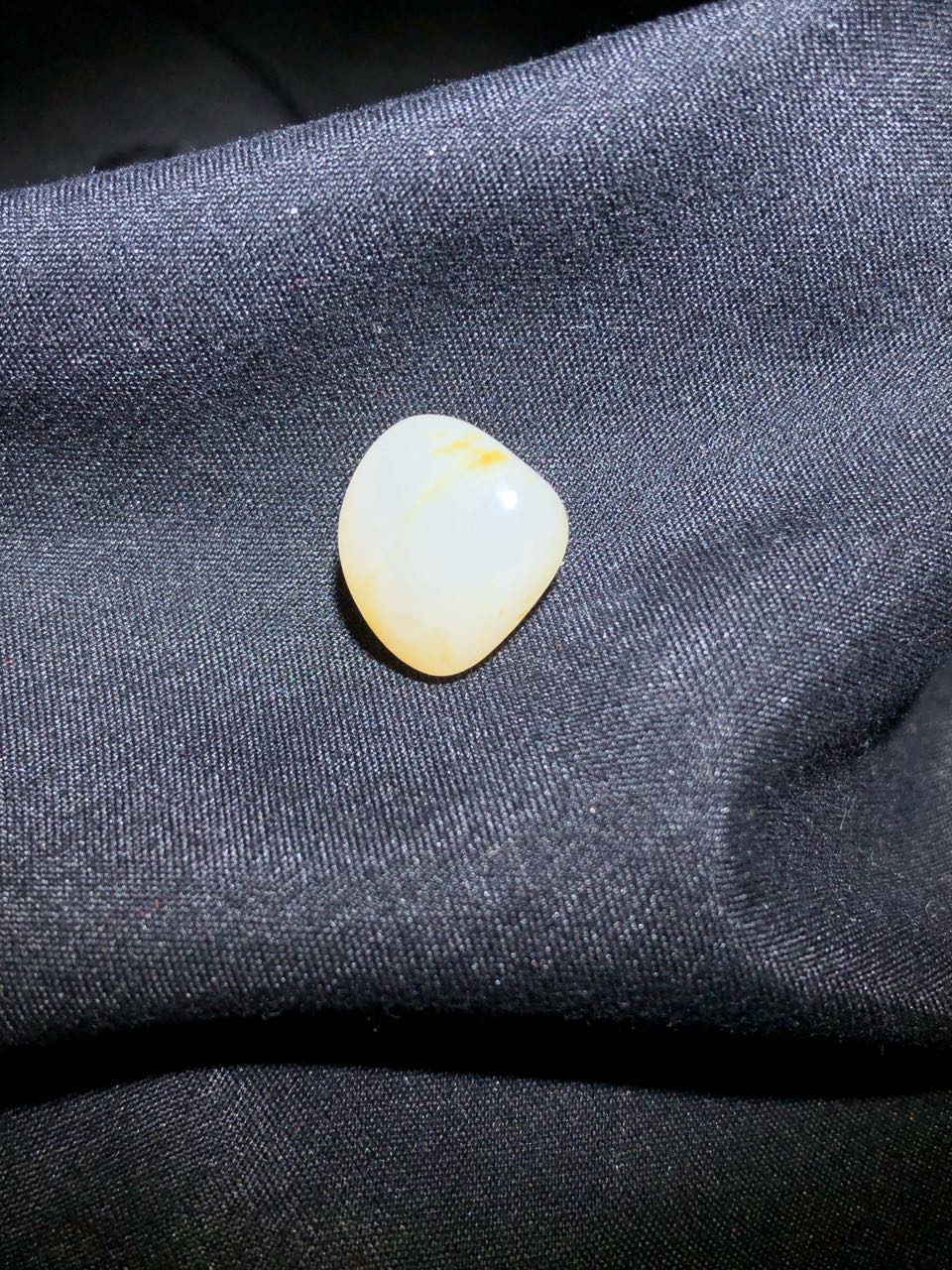 和田玉-洒金皮白肉籽料原石