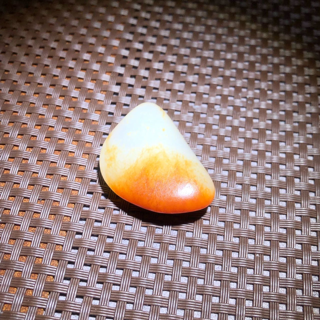 和田玉-红皮白肉籽料原石