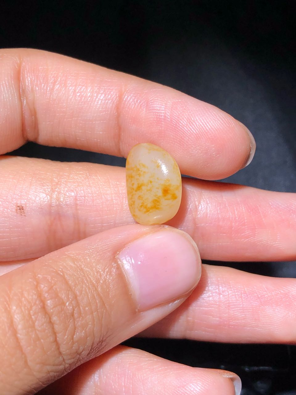 和田玉-洒金皮白肉籽料原石