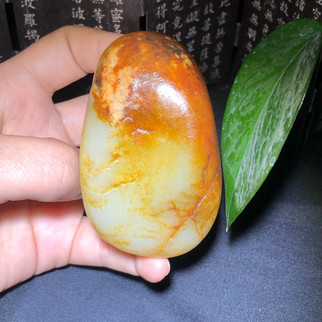 和田玉-红皮白肉籽料原石