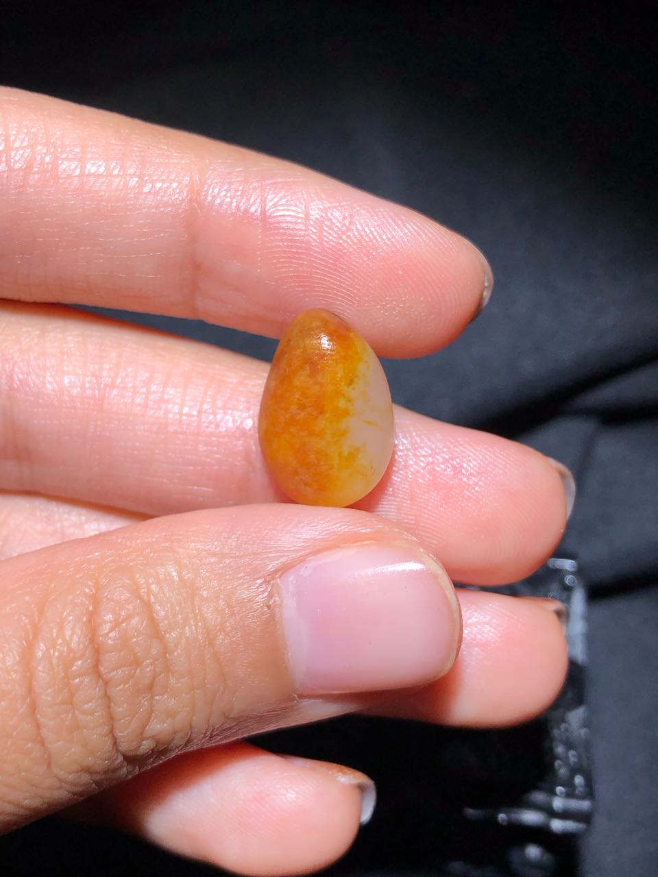 和田玉-红皮白肉籽料