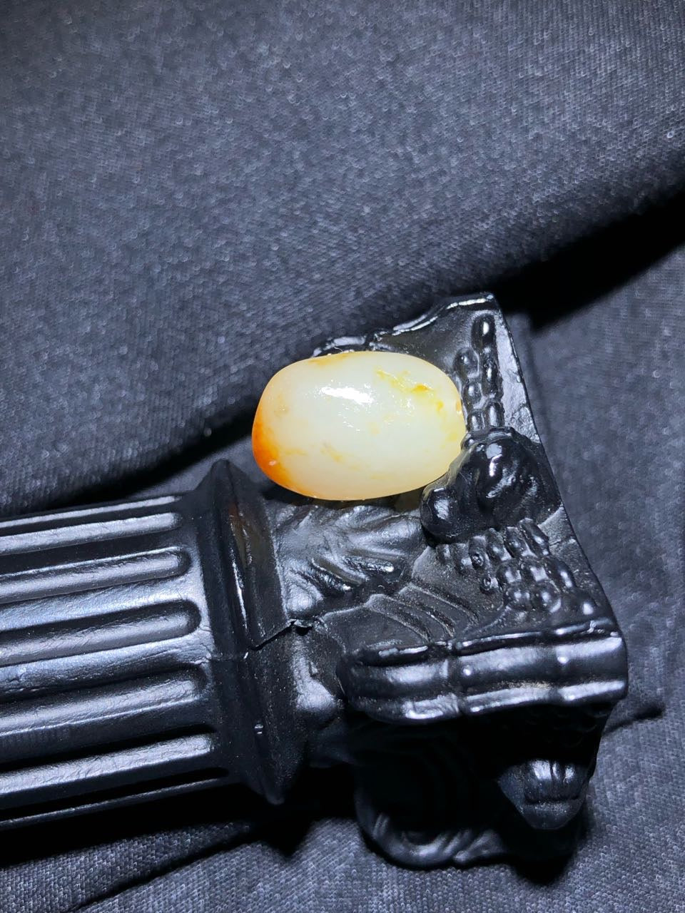 和田玉-洒金皮白肉籽料原石