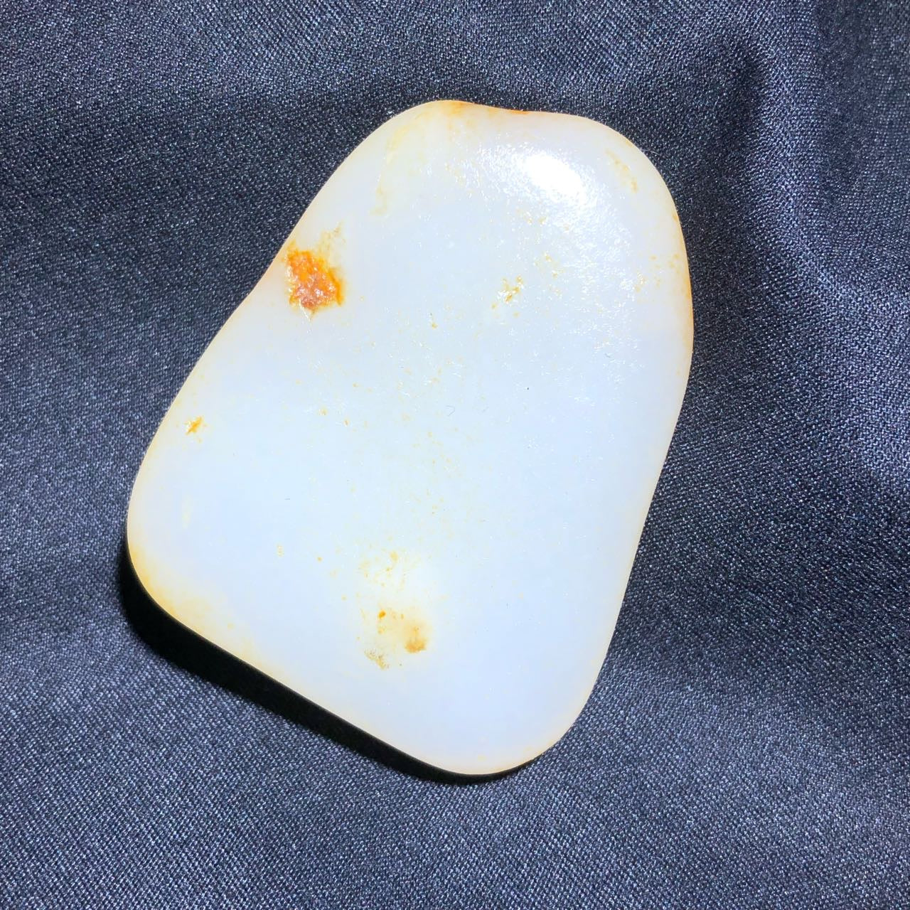 和田玉-洒金皮白肉籽料原石