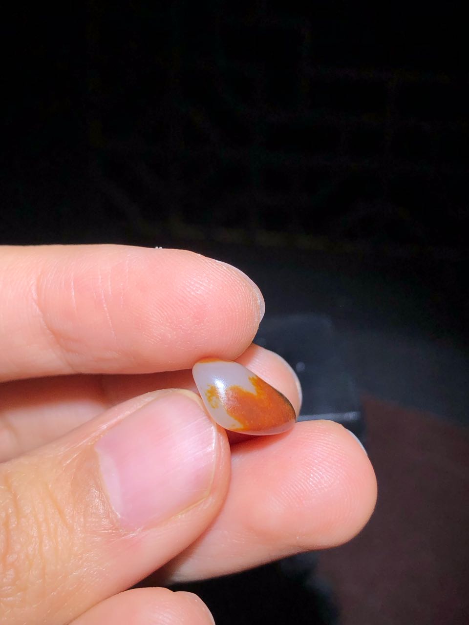 和田玉-红皮白肉籽料