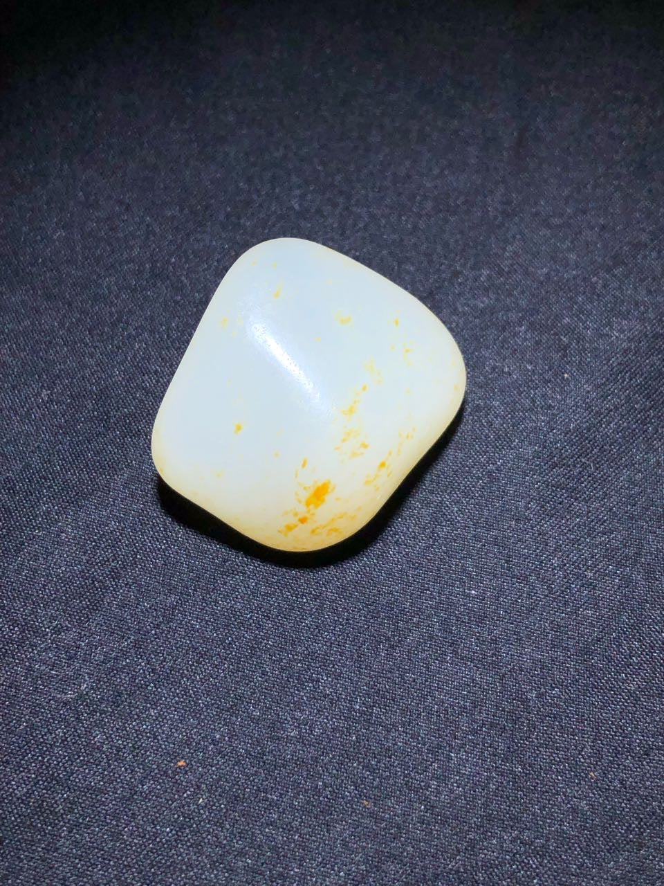 和田玉-洒金皮白肉籽料原石