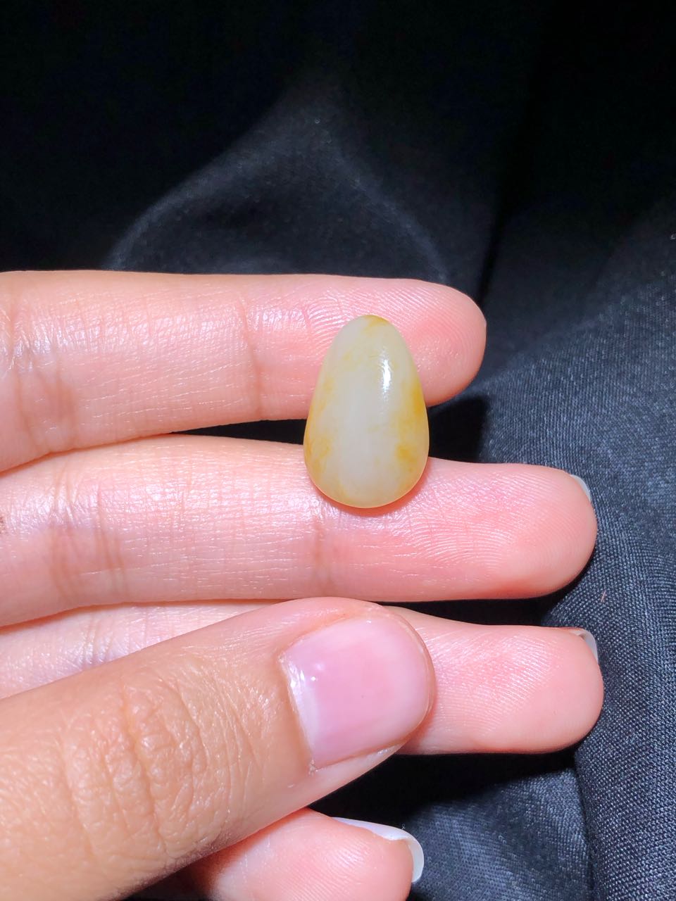 和田玉-红皮白肉籽料