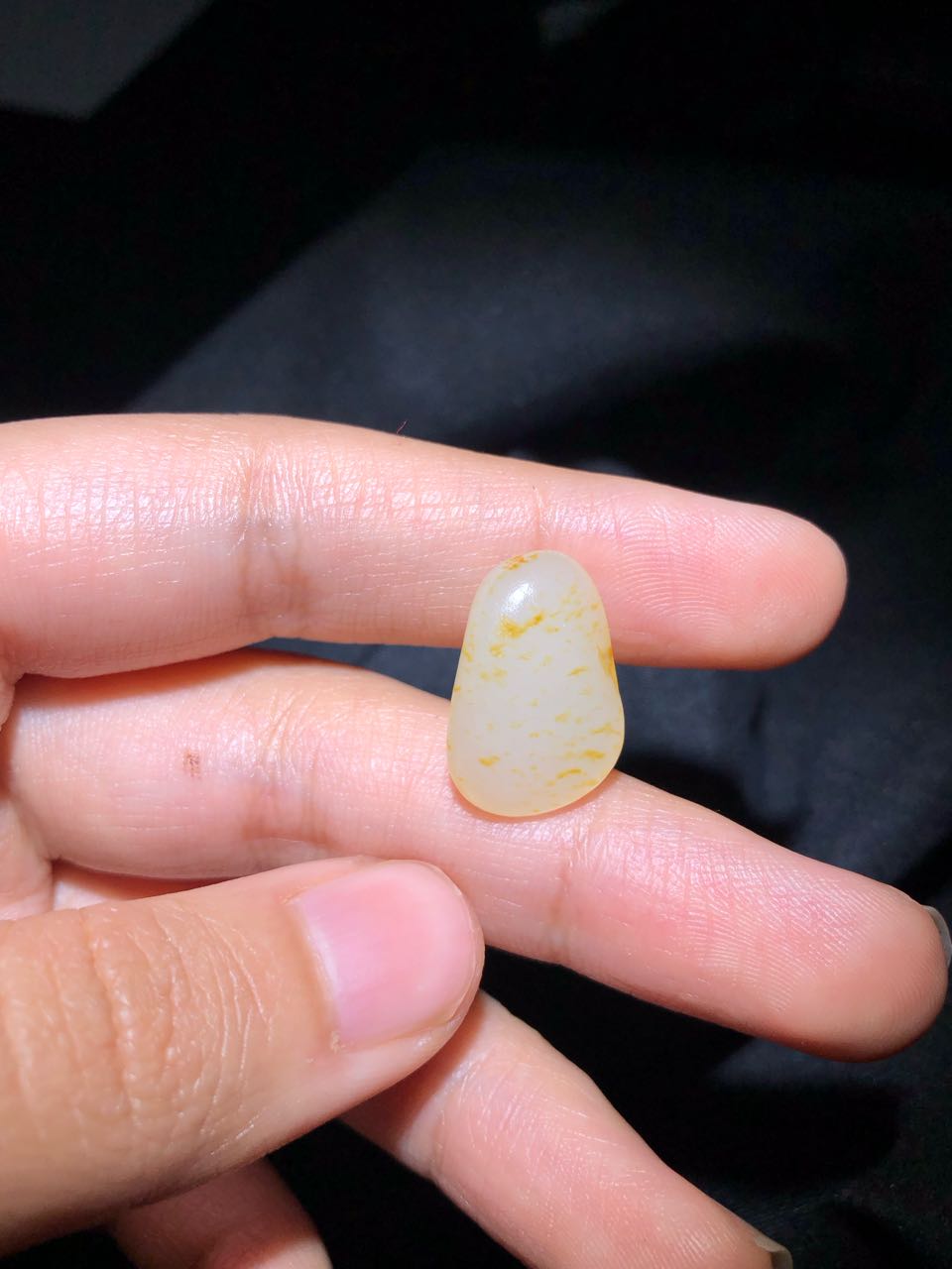 和田玉-洒金皮白肉籽料原石