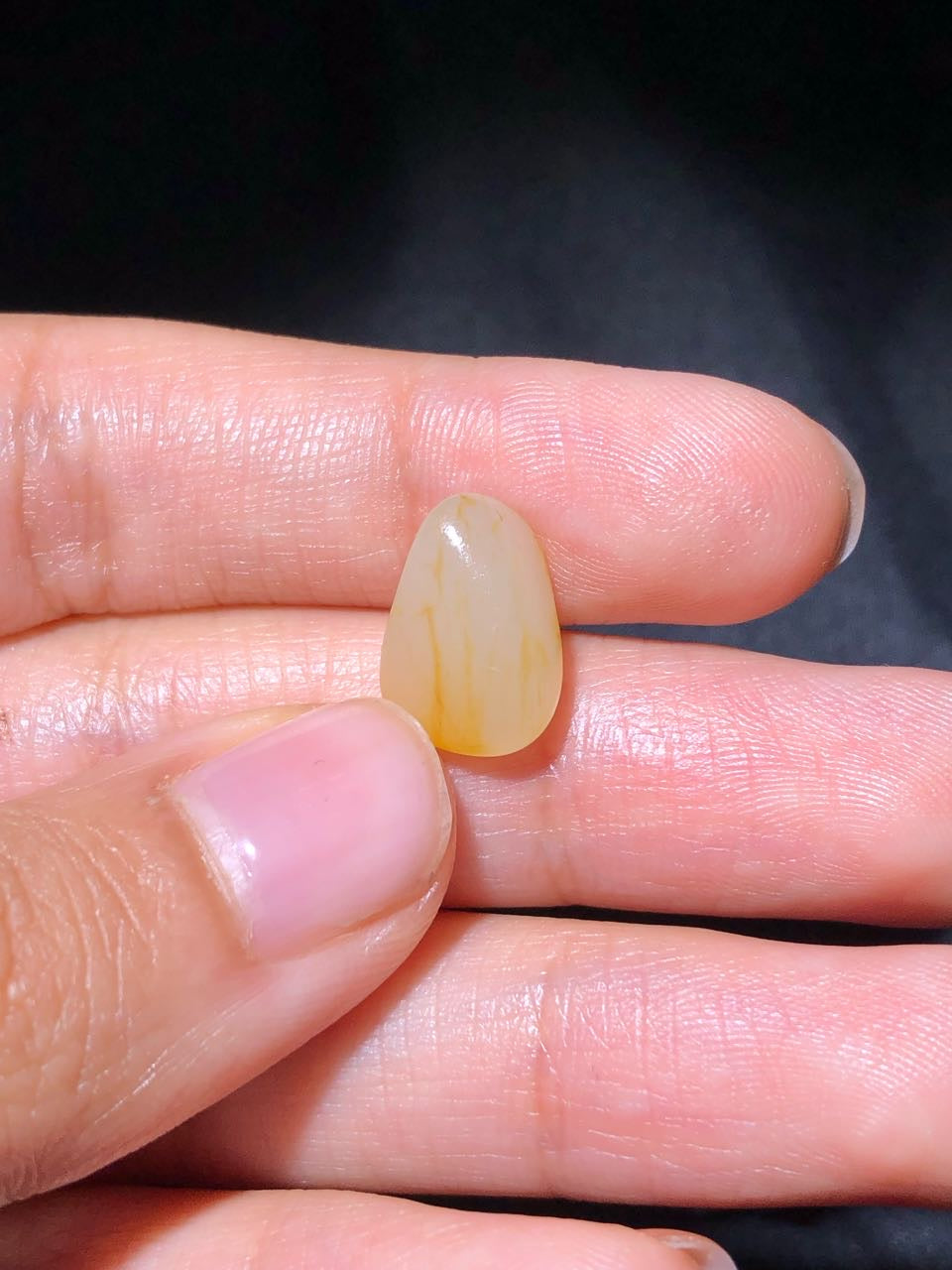 和田玉-洒金白肉籽料