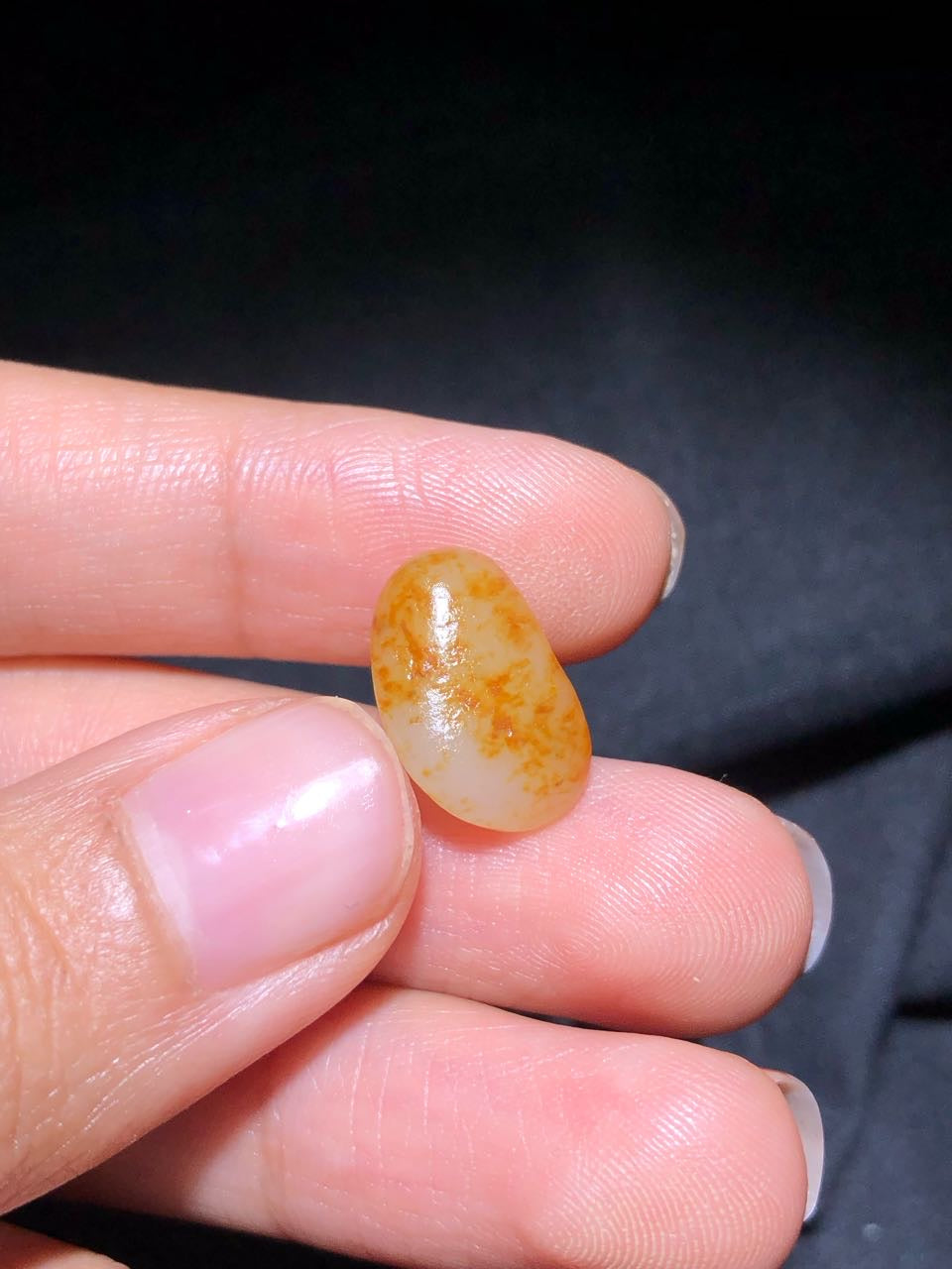 和田玉-洒金皮白肉籽料原石