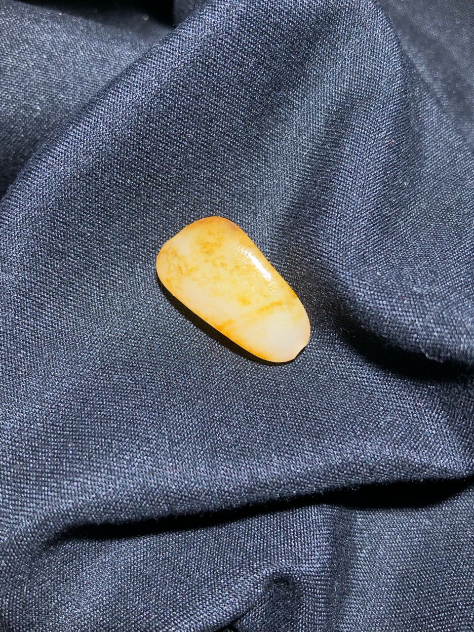和田玉-洒金皮白肉籽料原石