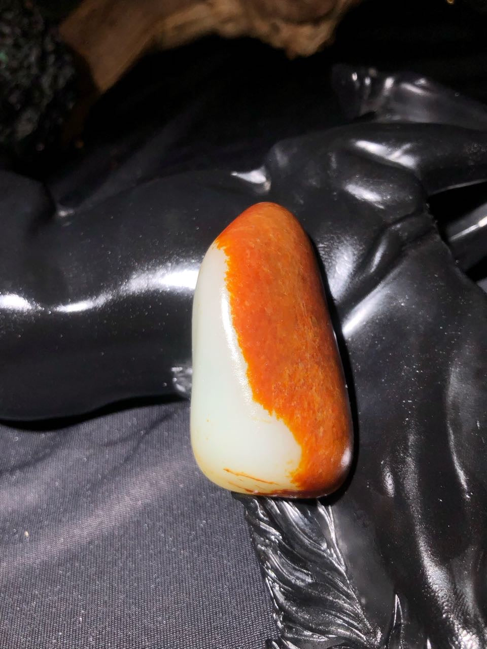 和田玉-红皮白肉籽料原石