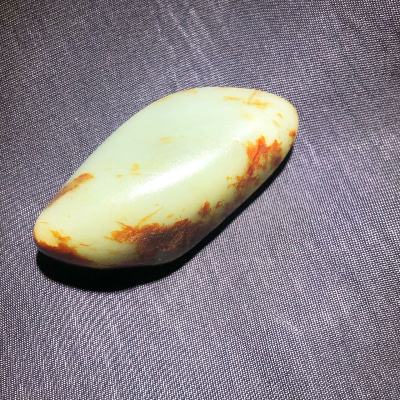 和田玉-碧玉白肉籽料原石