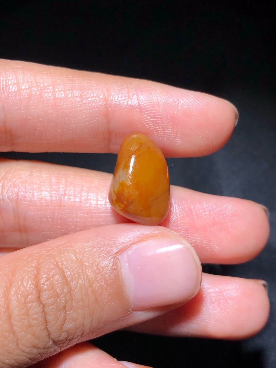 和田玉-红皮白肉籽料原石