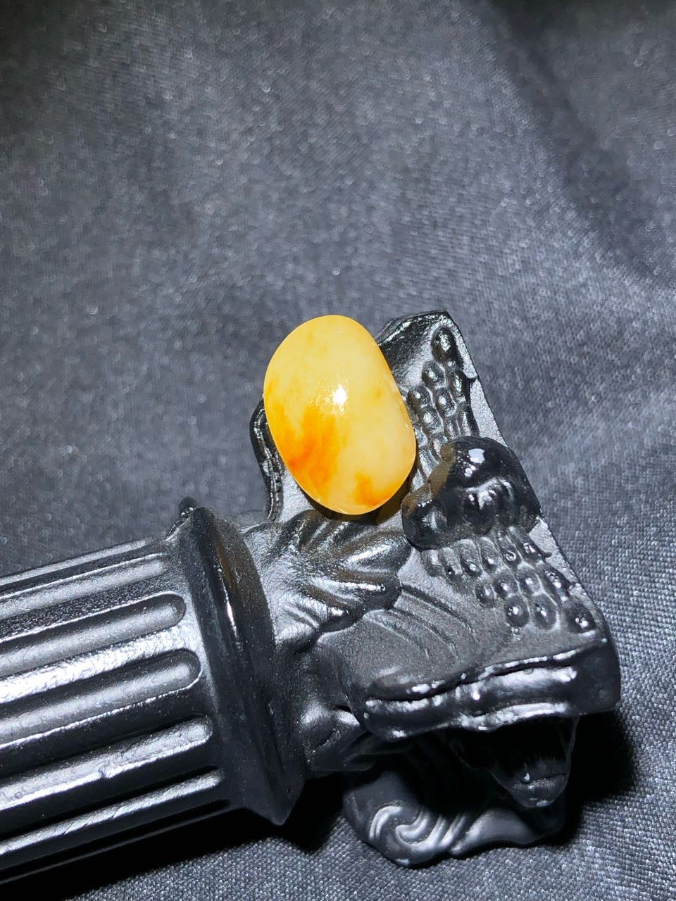 和田玉-洒金白肉籽料
