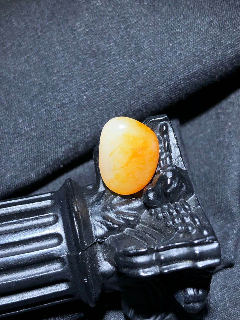 和田玉-洒金白肉籽料