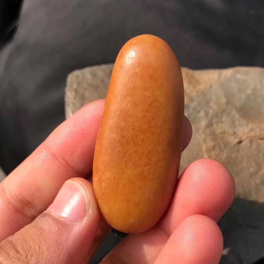 和田玉-满黄沁籽料原石